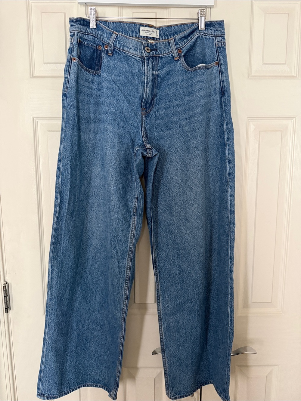 NWT Abercrombie Ultra Loose Low Rise Curve Love Jeans
